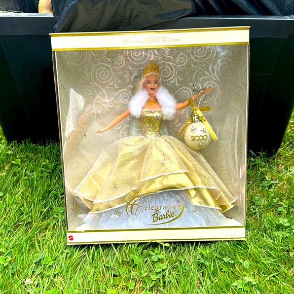 Special edition, 2000 celebration Barbie - Picture 1 of 2